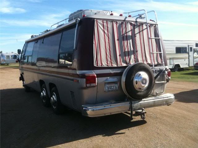 http://i386.photobucket.com/albums/oo304/99flyer/1977%20GMC%20Motorhome%20Kingsley/motorhome.jpg