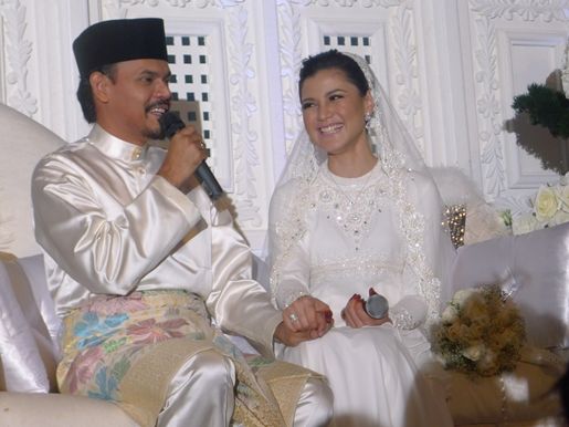 nikahlisa16 (25 GAMBAR)Pengantin Baru Yusry Dan Lisa Surihani