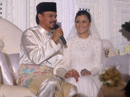 gambar lisa surihani dan yusry