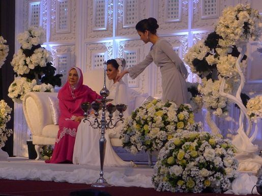 nikahlisa3 (25 GAMBAR)Pengantin Baru Yusry Dan Lisa Surihani