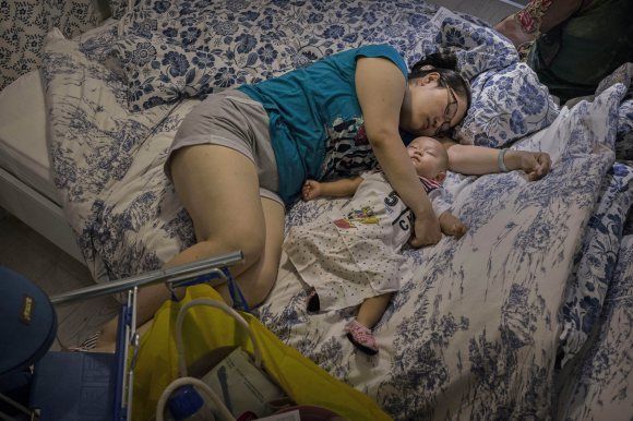  photo bizarre-photos-of-chinese-shoppers-napping-at-ikea.jpg