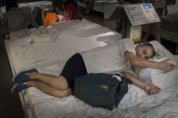  photo bizarre-photos-of-chinese-shoppers-napping-at-ikea4.jpg