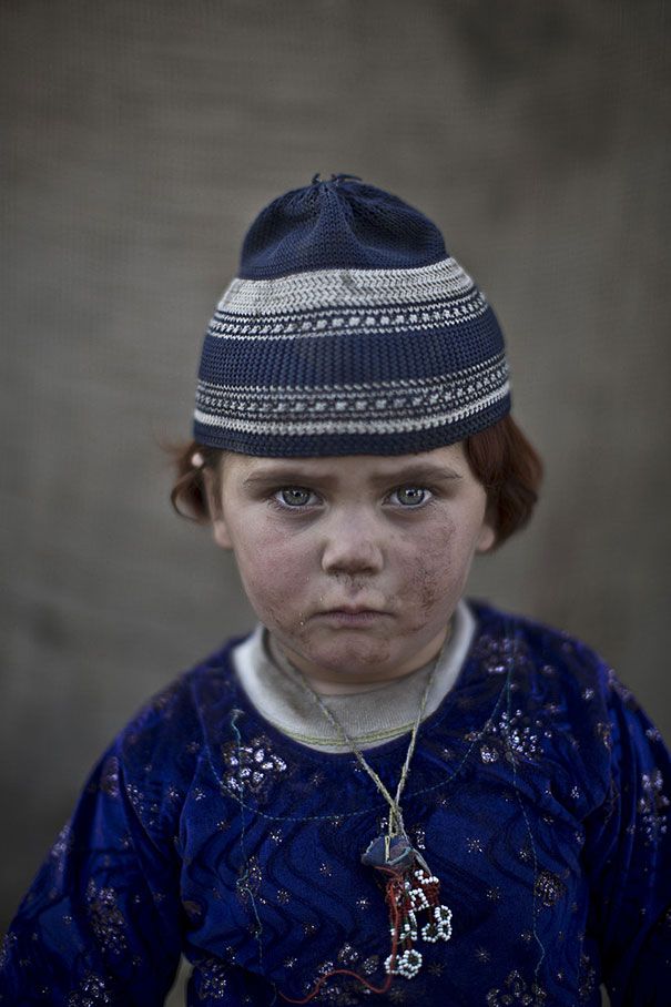  photo afghan-children-refugees-pakistan-muhammed-muheisen-10__605.jpg