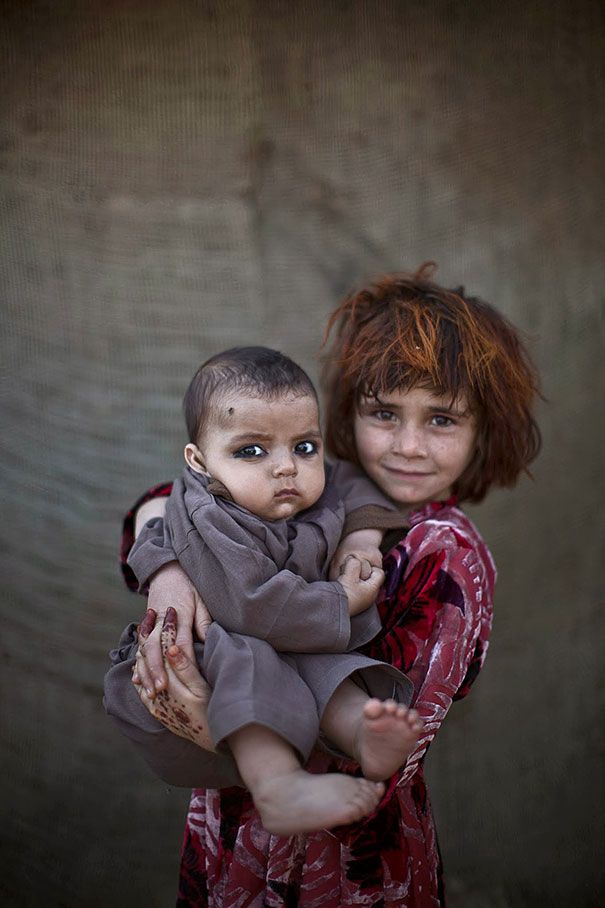  photo afghan-children-refugees-pakistan-muhammed-muheisen-11__605.jpg