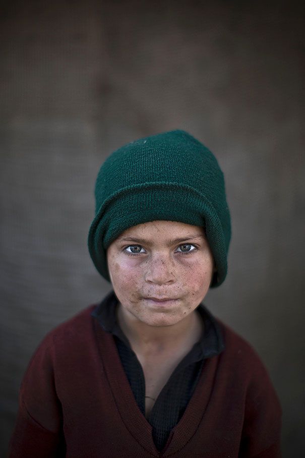  photo afghan-children-refugees-pakistan-muhammed-muheisen-2__605.jpg