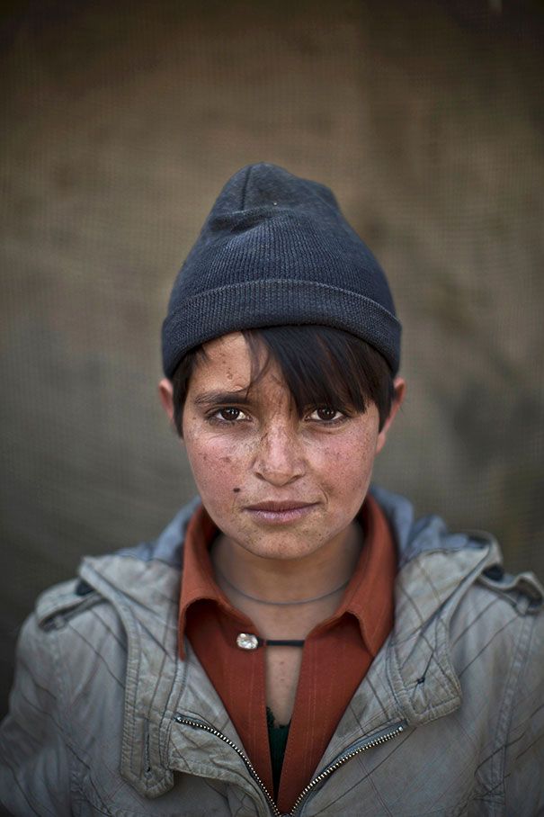  photo afghan-children-refugees-pakistan-muhammed-muheisen-3__605.jpg