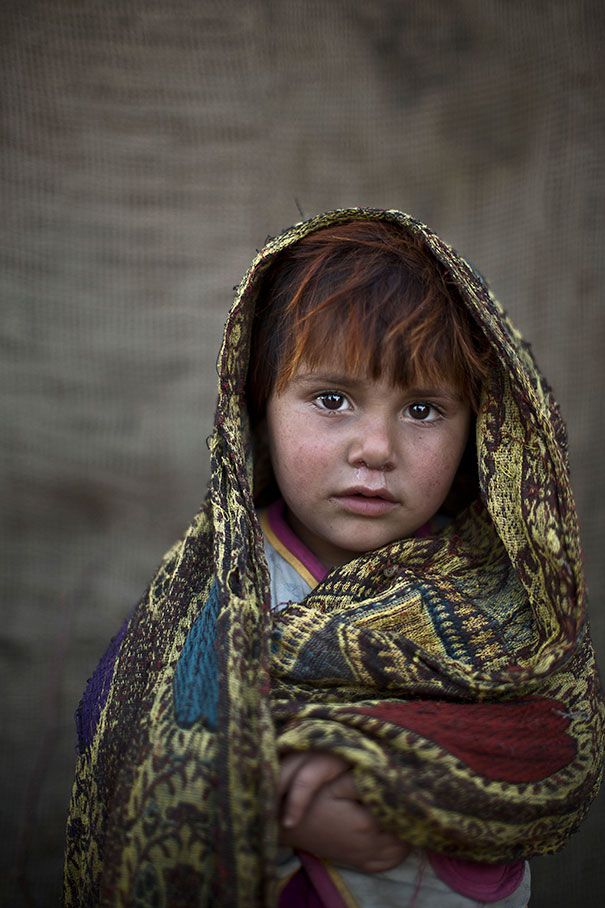  photo afghan-children-refugees-pakistan-muhammed-muheisen-5__605.jpg
