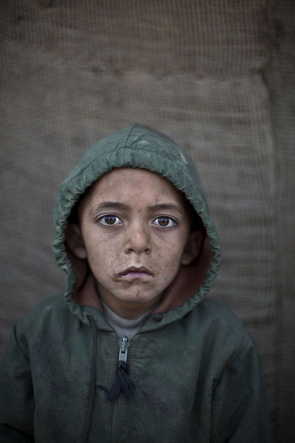  photo afghan-children-refugees-pakistan-muhammed-muheisen-8__605.jpg