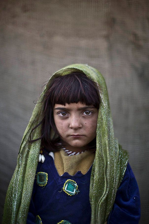  photo afghan-children-refugees-pakistan-muhammed-muheisen-9__605.jpg