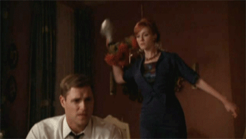 photo madmen_joan-vase.gif