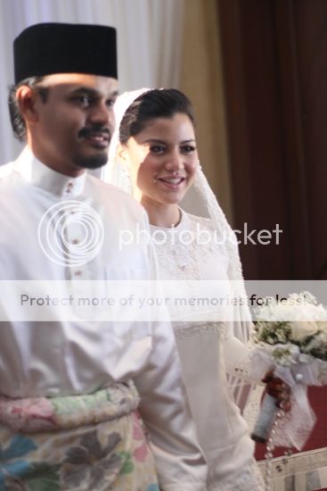 gambar pernikahan yusri dan lisa surihani