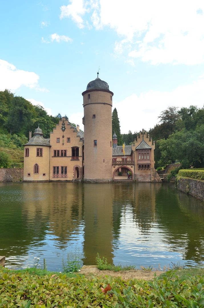 Баварский замок Меспельбрунн германия. бавария